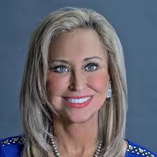 Robyn Hess's Instagram, Twitter & Facebook