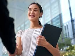 Pitching yourself and selling yourself effectively is extremely important for writers, as well as anyone who sells products, services, or themselves. How To Develop An Effective 30 Second Elevator Pitch
