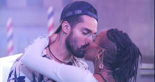 Se coloquem no meu lugar, imaginem se fosse alguém te ameaçando e xingando sua mãe crédito: Bbb21 Karol Conka Da Beijo Em Bil E E Acusada De Assedio Pela Web Veja Purepeople