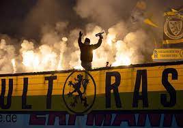 Eintracht braunschweig appelliert an die ultras in block 9. Pyro Arger Dfb Verdonnert Braunschweig Zu 29 980 Euro Strafe Regionalheute De