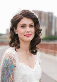 Women with long and oval faces will rock this look. Wedding Hairstyles For Medium Hair Arabia Weddings