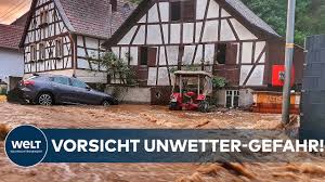 Ein auto wurde in einen bach gespült, das gelände eines schwimmbads mit schlamm und geröll. Erhohte Unwetter Gefahr Hier Drohen Nun Gefahrliche Gewitterentladungen Starkregen Und Hochwasser Youtube
