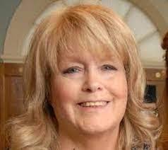 Doreen Archbold's Instagram, Twitter & Facebook