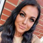 Amanda Helgesen's Instagram, Twitter & Facebook