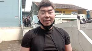 Ia mengungkapkan terawangannya apakah sang artis mengenakan susuk atau tidak. Roy Kiyoshi Doesn T Celebrate Chinese New Year This Year Why