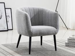 The mason takes the fellow mason by the right hand as in an ordinary hand shake, and presses the top of his thumb hard on the second knuckle, the fellow mason presses his thumb against the same. Big Sessel Rund