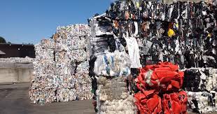 Resultado de imagen de fabrica recolectando toda la basura