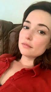 Classy girls don't have any TATTOOS👌🏻cuz no one can intentionally scratch  a BENZ or a PRIVATE JET.If you have tattoos,you are probably a LORRY  🚛🏃🏃🏃🤣