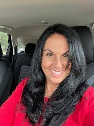 Melissa Schlueter's Instagram, Twitter & Facebook