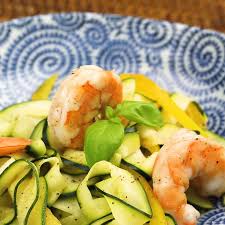 Zucchini Pasta Mit Garnelen Shrimppasta In 2020 Zucchini Pasta Zucchini Pasta With Shrimp Zucchini