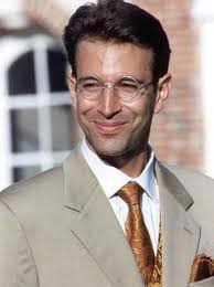 Hello and welcome to our new Famous Graves members! ** Be sure to **read  the rules** before posting or commenting. Be aware you **must answer all  the questions** before you can post.