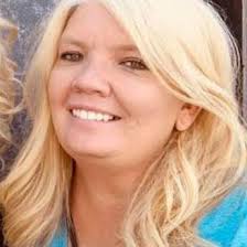 Can you suggest where I can rent traditional Venetian costumes for this  year's carnival?