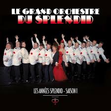 Orchestre dynamique, qui regroupe jusqu'à 6 membres sur scène. Les Annees Splendid Saison 1 Highresaudio