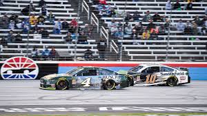 Nascar sprint cup racetracks come in all shapes and sizes. Lot Of Room For Nascar Fans At Texas Due To Virus And Heat Abc News