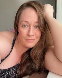 Shana Myers's Instagram, Twitter & Facebook