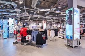 Check out all the latest primark pieces and read up on this year's hottest fashion trends! First Look Primark Makes Chicago Debut Chain Store Age