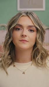 Sarah Shewmake's Instagram, Twitter & Facebook