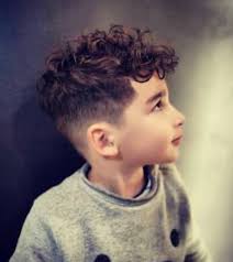 Introducing Barber Roza and Duncan The Pomademan, both excellent graduates  from the Barberstation Academy and educated by Rob, the Maestro. Both  barbers at the Barberstation now! Thanks for the pics, Steven van