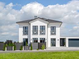 Musterhausnet Doppelgarage Angrenzender Informieren Erfahrungen Stadtvilla Fertighaus Alberthaus Grundri Facade Design Square House Plans House Styles