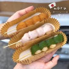 maru日式糰子 高雄不定點 高雄餐車美食又一枚get 之前在花蓮吃過就有點意猶未盡沒想到高雄也有耶 一樣很可愛 抹茶 40 芋泥 45 花生 40 糰子本身很軟q口感是我喜歡