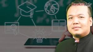Pelajar, kemudian akan mengikut laluan bertanda menuju ke kelas bagi memastikan penjarakan fizikal. Norma Baharu Pembelajaran Dan Pentaksiran Pendidikan