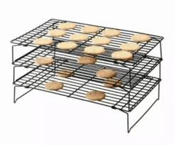 Kalau untuk sendiri atau berdua, toaster dengan 2 slot sudah cukup. Apa Saja Peralatan Membuat Kue Yang Penting Dimiliki Pemula