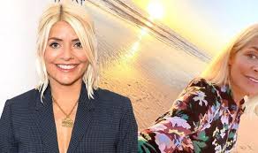 The latest tweets from love holly willoughby (@hollywillslover). Holly Willoughby Returns To Instagram After This Morning Break With Stunning Beach Snap Celebrity News Showbiz Tv Express Co Uk