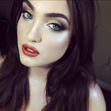 Hola estoy en busca de alguien que haga maquillaje y peinado a domicilio,  es para mañana, si alguien está disponible dejar su info en comentarios  porfavor y gracias 🙏