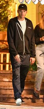 Ivid foto film 2005 indovina chi bernie mac, ashton kutcher. Ashton Kutcher Was Fired From Cameron Crowe S Elizabethtown Because He Couldn T Master Character Daily Mail Online