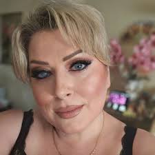 Памела Андерсон ? Это как так можно эволюционировать ?)))