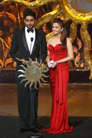 Indian Film Actress Aishwarya Rai Bachchan With Her Actor Husband Abhishek Bachchan Bollywood Couples Indian Celebrities Aishwarya Rai Bachchan