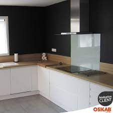 cuisine blanche sans poignee ipoma blanc brillant oskab cuisine blanche cuisine moderne cuisine blanche et bois