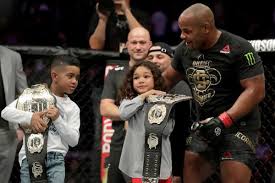 View complete tapology profile, bio, rankings, photos. Dc S Daughter Had A Very Touching Reaction On Seeing Derrick Lewis Lose Their Ufc 230 Fight Mma India
