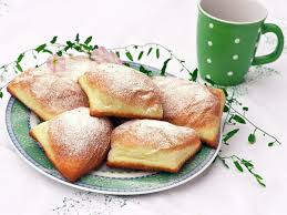 Fry on each side until golden brown. Polsterkrapfen Genussregion Oberfranken