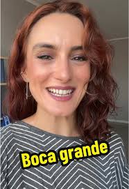 Respondendo a @DAVID WILLIAN a boca é a parte mais expressiva do rosto.  Indica a forma como nos comunicamos e lidamos com nossa intuição e  sensualidade. Sua forma e tamanho fazem toda diferença! #boca ...