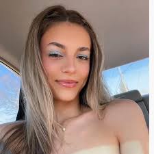 Blonde specialist for platinum or white blonde hair