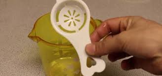 See full list on wikihow.com How To Separate Egg Whites From Yolks In 3 Different Ways Eggs Wonderhowto