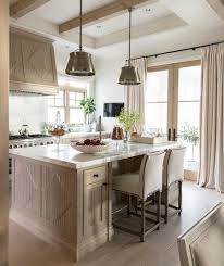 Photos Une Demeure Chaleureuse De Style Nouvelle Angleterre Timeless Kitchen Country Kitchen Designs Lake House Kitchen