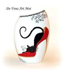 Vase Escarpin Rouge Et Chat Noir Peint A La Main En Porcelaine Porcelain Painting Ceramic Painting Painted Vases