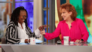 Miranda Lambert selfie debate: Whoopi Goldberg weighs in on 'The View'