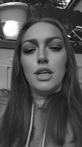 Shannon Kiley's Instagram, Twitter & Facebook