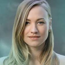 Yvonne Strahovski Brasil added...