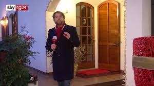 È possibile ammirare lo spettacolo della casa di babbo natale di melegnano tutti i giorni dalle 17:00 alle 22:00, l'indirizzo preciso è via dei platani 31. A Melegnano La Casa Di Babbo Natale Con 500mila Luci Video Sky