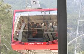 Bu teleferik projesini gerçekleştirebilmek için öncelikle yapım aşamasında malzeme teleferiğini kurmaları gerekmiş. Tahtali Dagi Teleferik Gezisi Kemer Antalya Kangurular