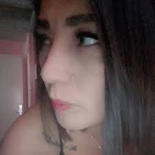 Sabes Karina q lo bello de una persona no se mide x su rostro se mide y  valora desde lo más profundo de tu corazón ….para mí tu honestidad te hace  muy