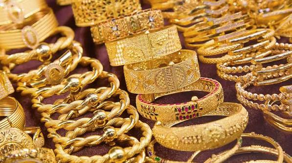 أسعار الذهب اليوم في مصر تفقد قمتها التاريخية.. وعيار 21 يخسر 30 جنيها -جريدة المال
