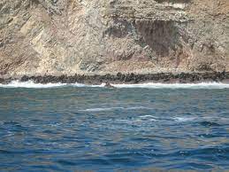 Garis itu terbentang mulai selat jibraltar, melalui lautan tengah, terusan suez, lautan merah, lautan hindia, lautan tiongkok selatan(sekarang laut cina selatan) sampai ke lautan jepang. Laut Darat Di Dunia Berita Perjalanan