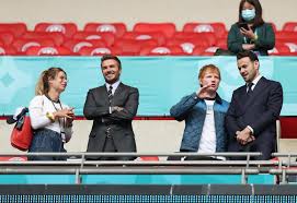 While he hasn't recently revealed how much weight he's lost, he admitted back in 2017 that he'd lost 50 pounds simply by cutting beer from his diet. Em 2021 Die Schonsten Bilder Der Fussball Stars Gala De