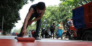 13:00 aimalhakim recommended for you. Kisah Tukang Sapu Belajar Hidup Dari Daun Dan Uang Rp 35 Ribu Merdeka Com