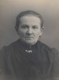 Anna Heidelberg's Instagram, Twitter & Facebook